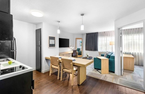 East Congress Hotel | Comfort and Relaxation! 3 Convenient Units, Pet-Friendly, Near O Henry Museum