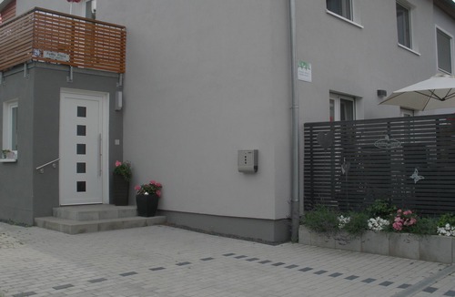 Bad Windsheim Apartment | Comfort apartment, terrace, quiet location, close to the center, Ferienwohnungen Flora