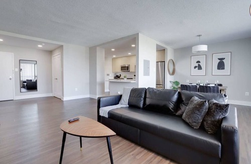 Crystal City Apartment | Comfort at Crystal City - Amazing Apartment W gym