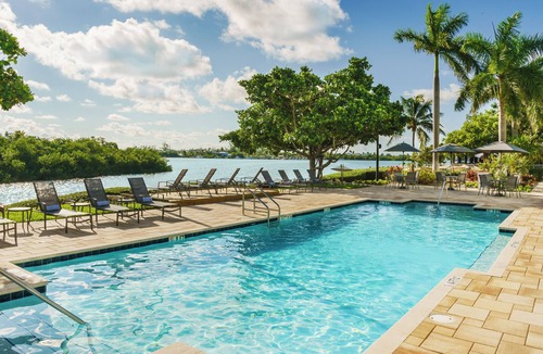 Marathon Hotel | Comfort & Convenience! 3 Great Units, Free Breakfast, Outdoor Pool!