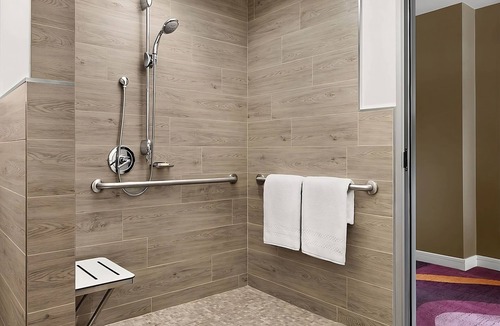 Pasadena Hotel | Comfort & Convenience! Parking, Pets Allowed, Pool! Short drive to Downtown LA!