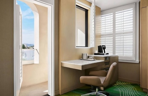 Pasadena Hotel | Comfort & Convenience! Parking, Pets Allowed, Pool! Short drive to Downtown LA!