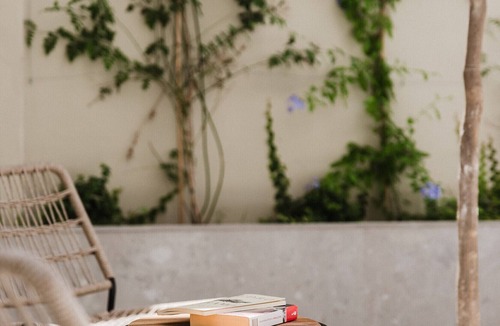 Soternes Apartment | Comfort, design and a terrace facing the Turia Gardens in Valencia