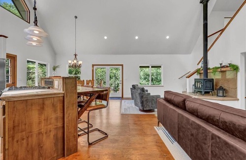 Three Rivers House | Comfort in Nature, Multi-Family, Sleeps 14, BBQ