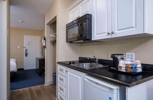 Gander Hotel | Comfort Inn