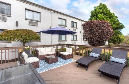 Edgewater Hotel | Comfort Inn Edgewater on Hudson River