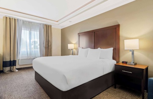 Eagle Creek Hotel | Comfort Inn Hebron-Lowell Area