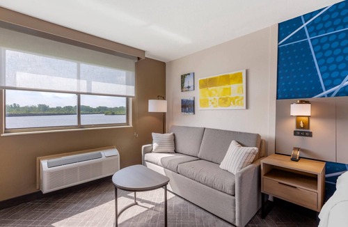 Huron Hotel | Comfort Inn River's Edge