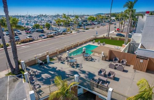 Roseville - Fleet Ridge Hotel | Comfort Inn San Diego Airport At The Harbor