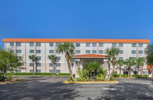 St. Petersburg Hotel | Comfort Inn St Petersburg North