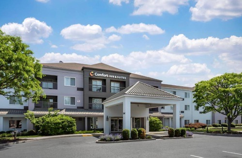 Bethlehem Hotel | Comfort Inn & Suites Bethlehem Lehigh Valley Airport