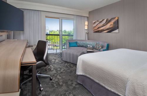 Bethlehem Hotel | Comfort Inn & Suites Bethlehem Lehigh Valley Airport