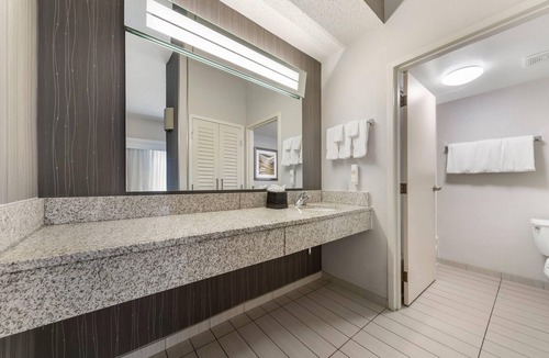 Bethlehem Hotel | Comfort Inn & Suites Bethlehem Lehigh Valley Airport