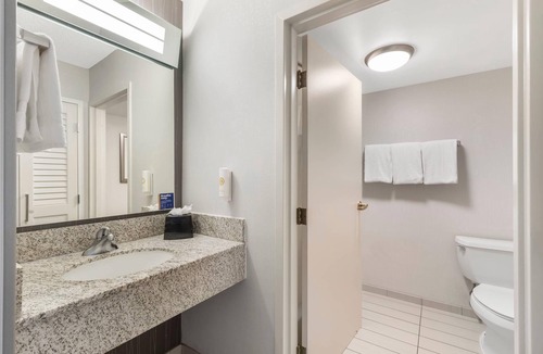 Bethlehem Hotel | Comfort Inn & Suites Bethlehem Lehigh Valley Airport