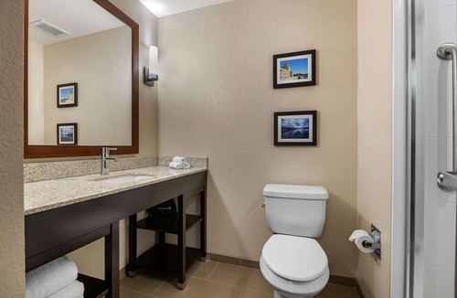 Cedar Rapids - Iowa City Hotel | Comfort Inn & Suites Cedar Rapids CID Eastern Iowa Airport