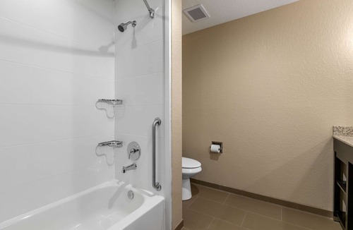 Cedar Rapids - Iowa City Hotel | Comfort Inn & Suites Cedar Rapids CID Eastern Iowa Airport