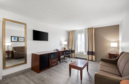 Roselawn Finance Hotel | Comfort Inn & Suites Cincinnati Eastgate
