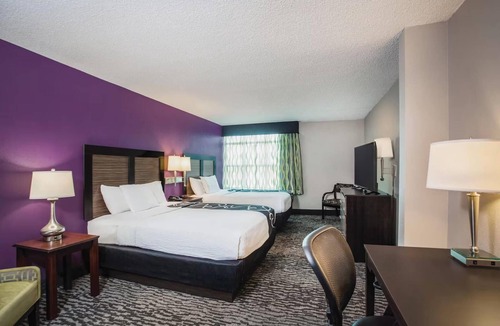 Clearwater Hotel | Comfort Inn & Suites Clearwater South - Pinellas Park
