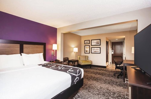 Clearwater Hotel | Comfort Inn & Suites Clearwater South - Pinellas Park