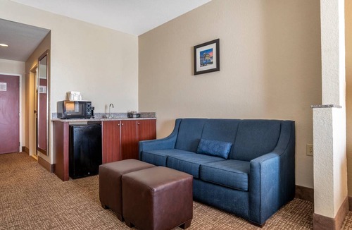 Clinton Hotel | Comfort Inn & Suites Clinton - Jackson West