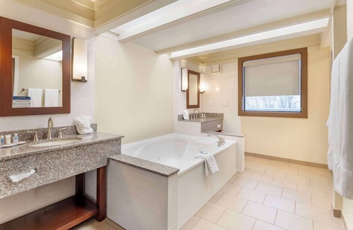 Tire Hill Hotel | Comfort Inn & Suites Johnstown - Richland Town Center