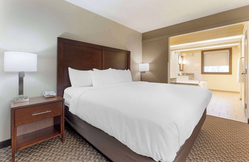 Tire Hill Hotel | Comfort Inn & Suites Johnstown - Richland Town Center