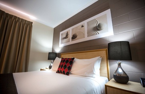 Sale Hotel | Comfort Inn & Suites King Avenue
