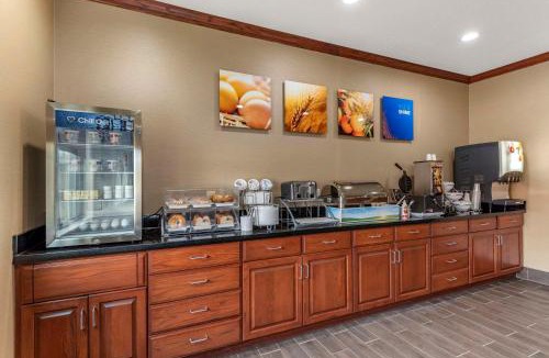Otterbien Home Hotel | Comfort Inn & Suites Middletown - Franklin