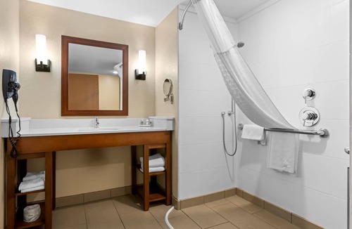 Munising Hotel | Comfort Inn & Suites Munising-Lakefront