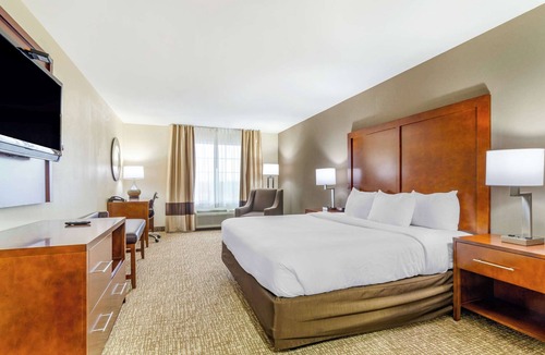 Newton Hotel | Comfort Inn & Suites near Bethel College