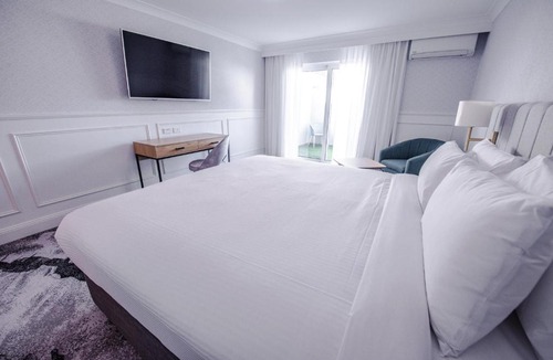 Fairy Meadow Hotel | Comfort Inn Towradgi Beach