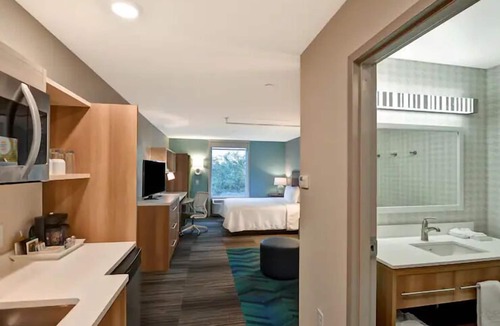 Terrace Park Hotel | Comfort Meets Convenient: Close to Tampa Airport. FREE Breakfast, Pool!