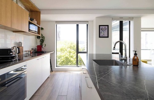Te Aro Apartment | Comfort Meets Flexibility | 1BR + Studio + Parking