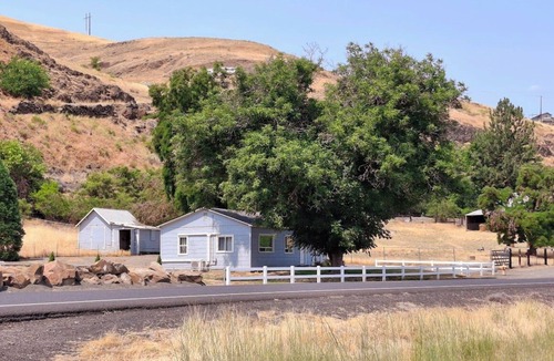Asotin County House | Comfort & River Views! 2-bedroom house in charming Asotin, Washington.