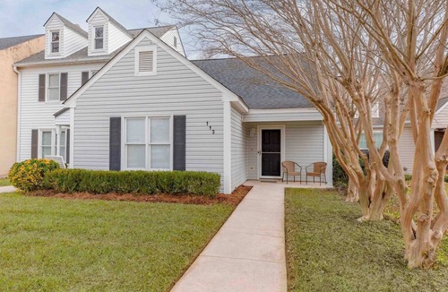 Warner Robins House | Comfort Stay | 2BR 2BA | Private Patio | Near RAFB