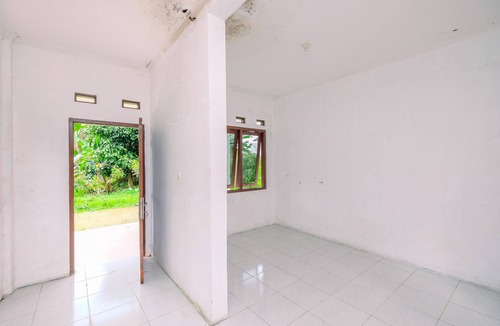 Pancawati Apartment | Comfort Stay Studio Room At Graha Wishnu Guest House