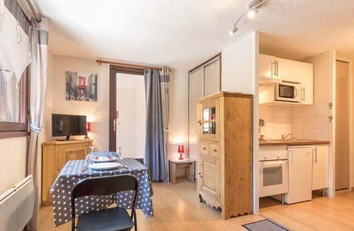 Chantemerle Apartment | Comfort studio for 2 with balcony and private parking