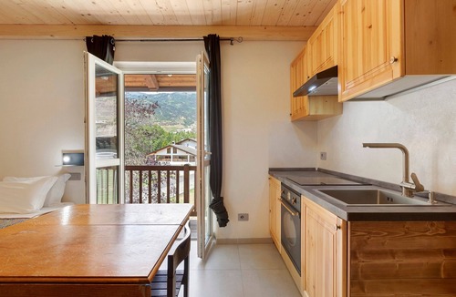 Aymavilles Apartment | Comfort Studio with Mountain View, Shared Terrace and Wi-Fi