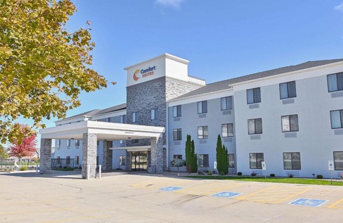 Bloomington Hotel | Comfort Suites Bloomington I-55 and I-74