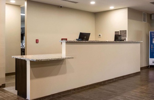 Brunswick Hotel | Comfort Suites Brunswick Town Center