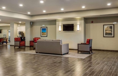 Brunswick Hotel | Comfort Suites Brunswick Town Center