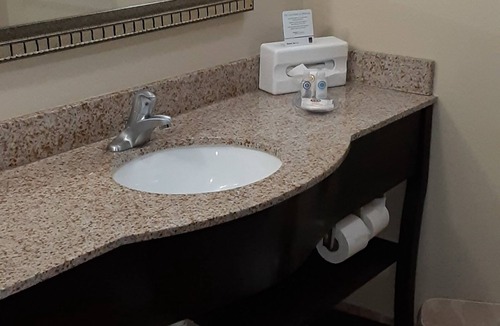 Clinton Hotel | Comfort Suites Clinton near Presbyterian College
