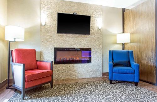 Clinton Hotel | Comfort Suites Clinton near Presbyterian College