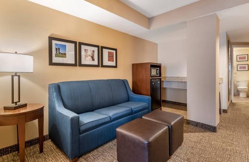 Carlisle Hotel | Comfort Suites Downtown Carlisle