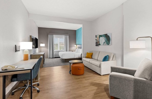 Berlin Hotel | Comfort Suites Hotel and Conference Center