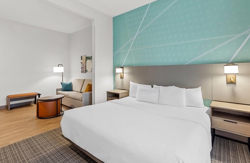 Berlin Hotel | Comfort Suites Hotel and Conference Center