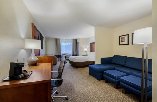 Johnson Creek Hotel | Comfort Suites Johnson Creek Conference Center