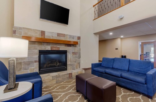 Johnson Creek Hotel | Comfort Suites Johnson Creek Conference Center