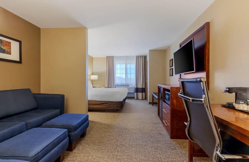 Johnson Creek Hotel | Comfort Suites Johnson Creek Conference Center