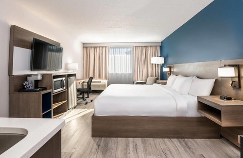 Kingston Hotel | Comfort Suites Kingston Central